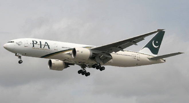 Une passagère ouvre par accident la porte de l’avion en cherchant les toilettes Une passagère ouvre par accident la porte de l’avion en cherchant les toilettes