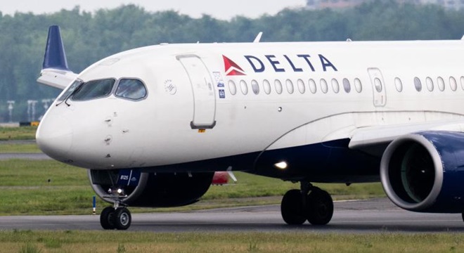 Aero-News : Une erreur à plus de 85.000 euros… Une hôtesse de l’air de Delta Air Lines déclenche par mégarde un toboggan d’évacuation
