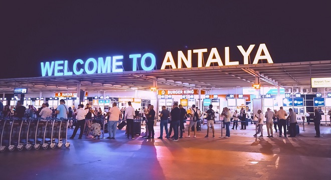 L’Aéroport d’Istanbul s’envole vers des Records historiques de trafic et de fluidité face aux défis de l’été